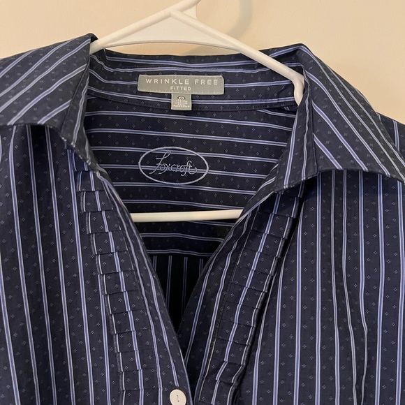 Foxcroft wrinkle free fitted size 2 button down shirt - Picture 2 of 3